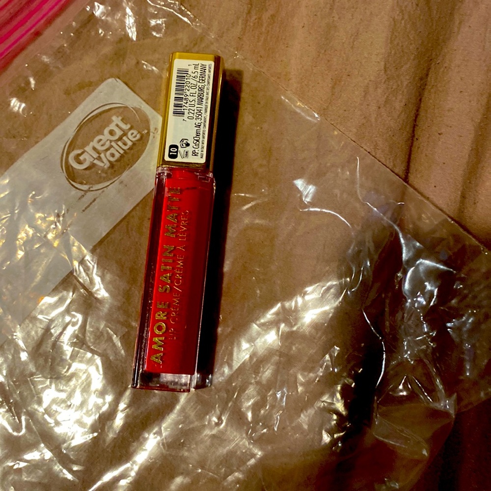 Lip crème/gloss all new I’m gonna post each one by itself on my page